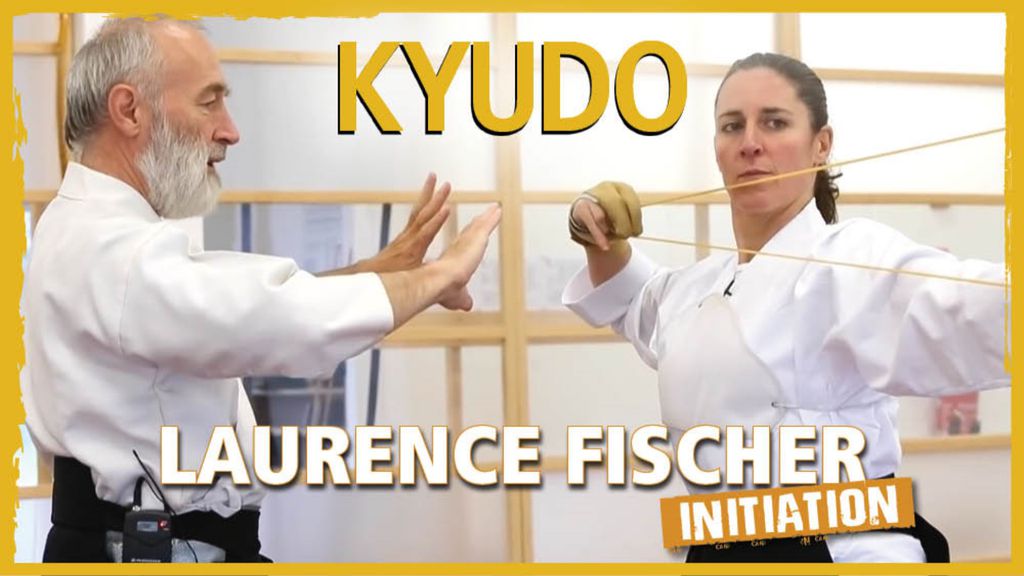 Laurence Fischer prend un cours de Kyudo